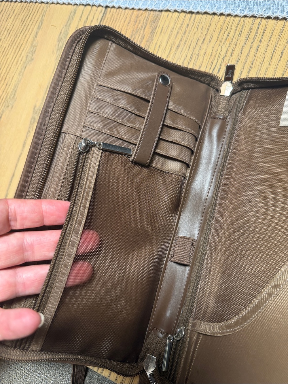 NWOT Lug Tango Quilted Zip Around Travel Wallet. - Picture 8 of 8